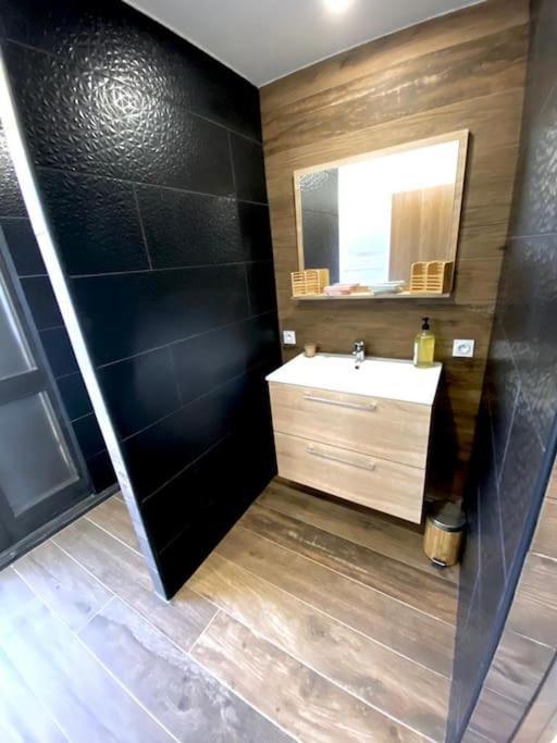 Appartement Cocooning Entierement Renove Les Angles  Exterior photo